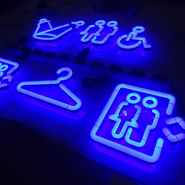 O2 Illumianted Wayfinding Signage - Carousel Lights